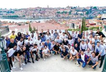 Plantel do F. C. Porto oferece medalha de campeão a Casillas - milenio stadium - porto