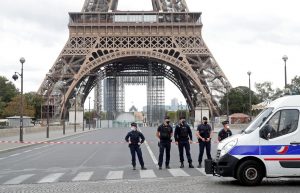 Torre Eiffel em Paris evacuada após ameaça-paris-mileniostadium