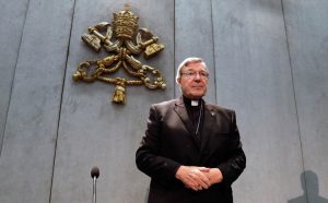 Cardeal Pell regressa a Roma após absolvição-roma-mileniostadium