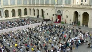Pope Francis holds 1st public audience in 6 months-papa-mileniostadium-mundo