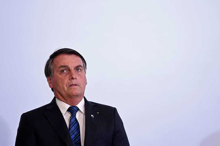 Bolsonaro diz que vacina contra a covid-19 vai ser gratuita, mas não obrigatória