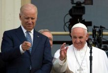 Papa Francisco felicitou Joe Biden em conversa telefónica
