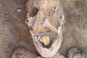 Arqueólogos encontram múmia com língua dourada-africa-mileniostadium