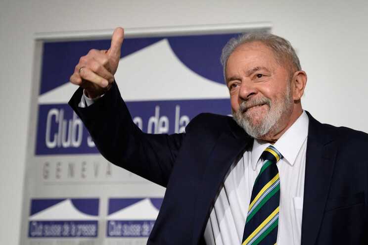 Lula da Silva diz que será candidato à Presidência se for favorito à vitória