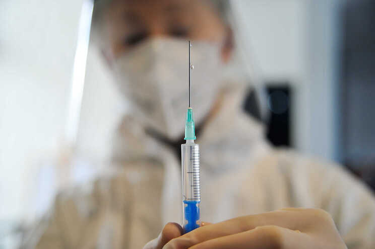 37% da população recebeu primeira dose e 19% completou vacinação