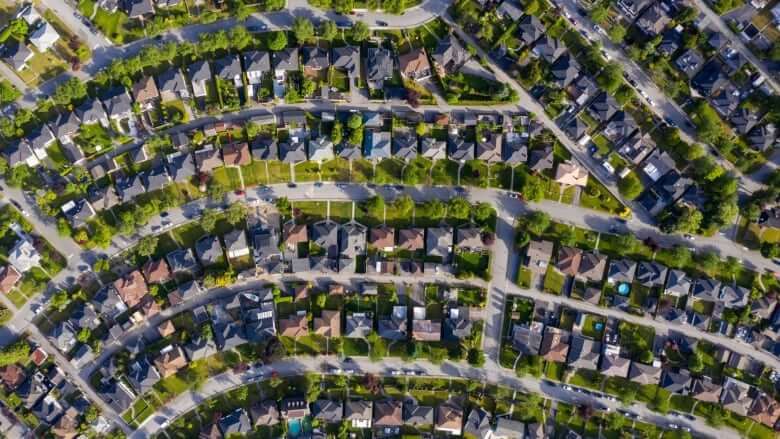 Average Canadian house price up 38% compared to last year, but down from March-Milenio Stadium-Canada