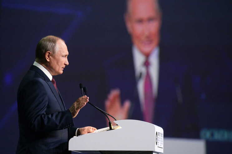 Putin promulga lei que retira a Rússia do tratado "Céus Abertos"