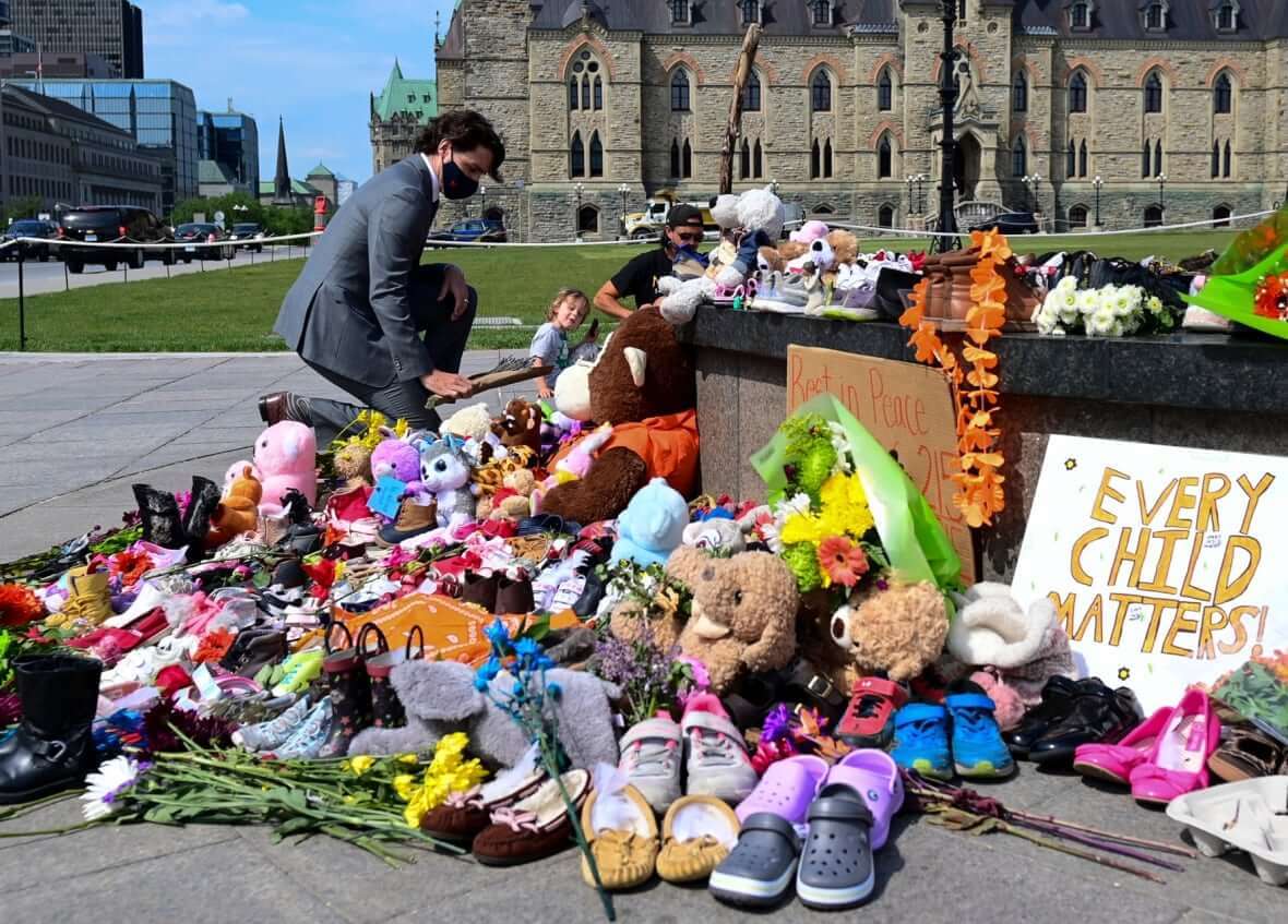 Prime Minister Justin Trudeau visits a memorial in Ottawa-Milenio Stadium-Canada
