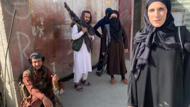 Jornalista norte-americana em Cabul cobre-se com hijab após invasão dos talibãs - milenio stadium - mundo