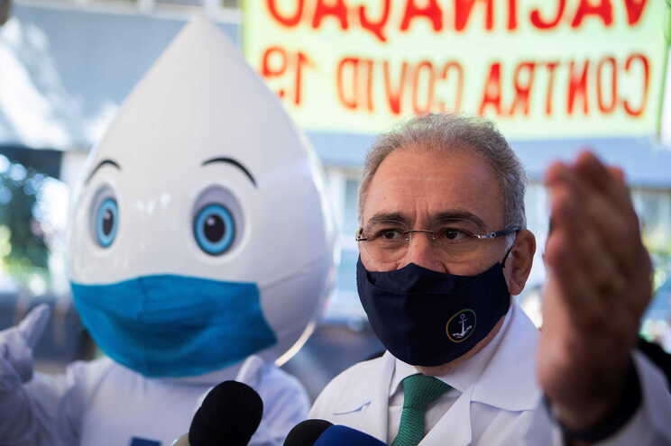 Ministro brasileiro diz que terceira dose deve começar por idosos e profissionais de saúde - milenio stadium - brasil