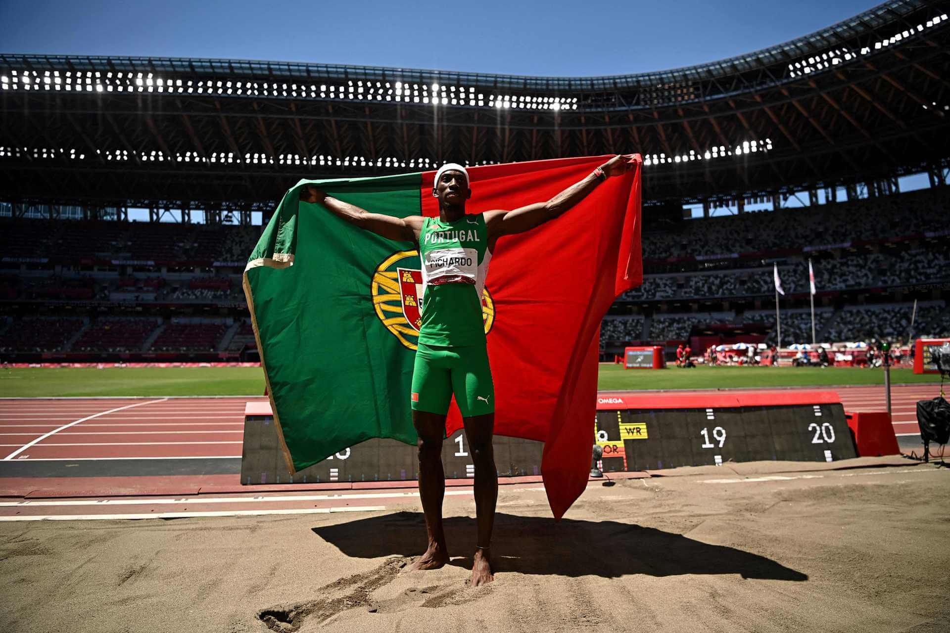 Pedro-Pichardo-conquista-medalha-de-ouro-com-recorde-nacional-milenio-stadium-desporto