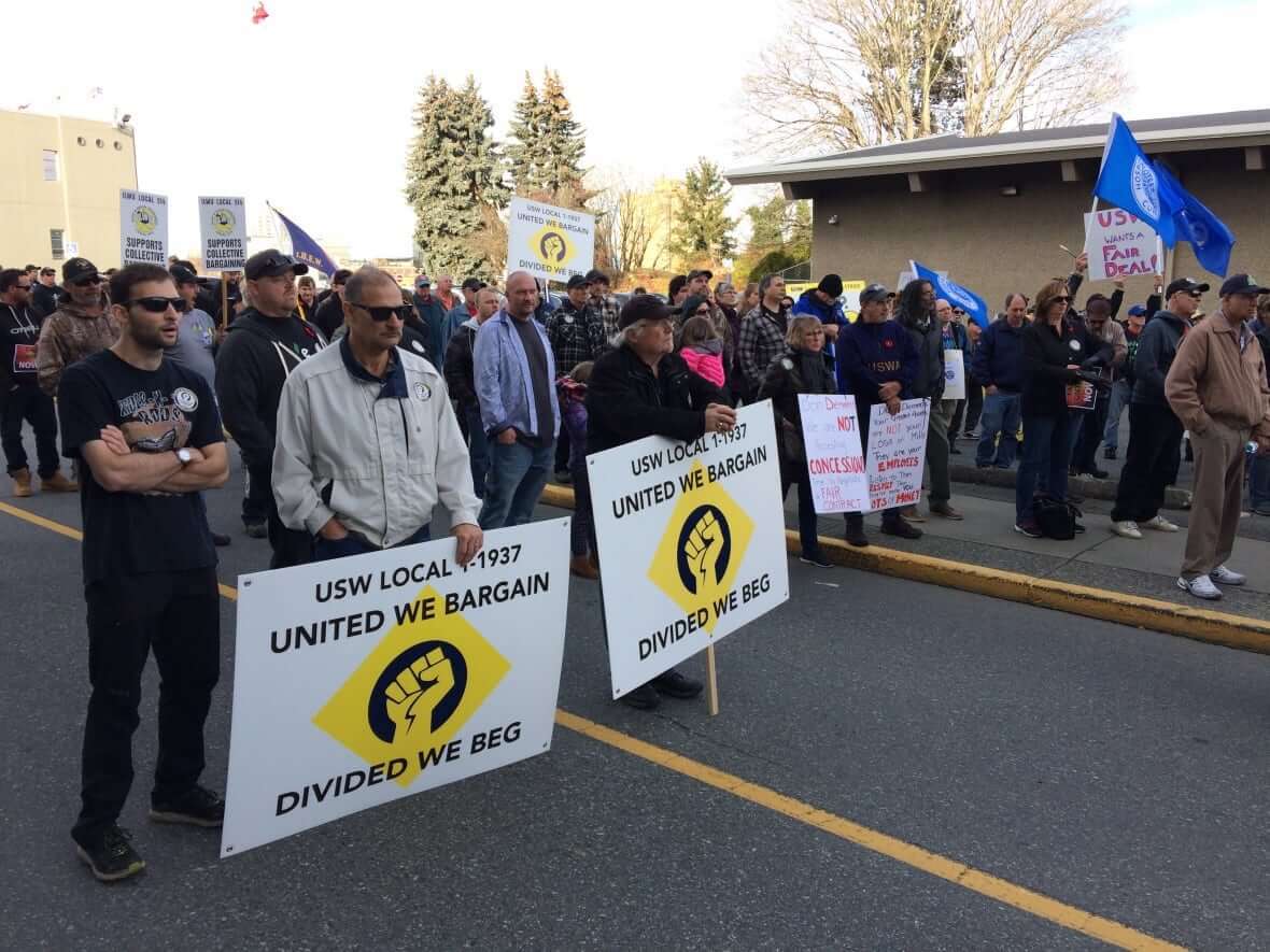 Union protesters-Milenio Stadium-Canada