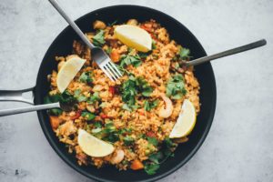 Salada arroz de camarão-culinaria-mileniostadium