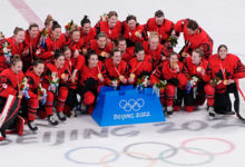 milenio stadium - olímpicos - team-canada-celebrates-gold-medal