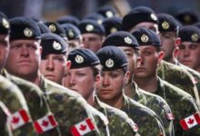 Cabelo pintado e tatuagens desportivas faciais permitidas nas novas regras de vestuário militar canadiano-Milénio Stadium-Canadá