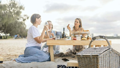 women-have-picnic-on-the-beach-2021-12-22-17-56-06-utc - milenio stadium