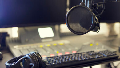 microphone-and-headset-in-radio-station-broadcasti-2022-12-16-09-51-45-utc