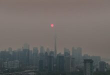 smog-lingers-over-toronto-at-sunrise-due-to-smoke-from-forest-fires
