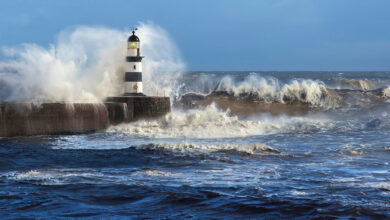 waves-crashing-over-seaham-lighthouse-2023-10-17-02-27-41-utc